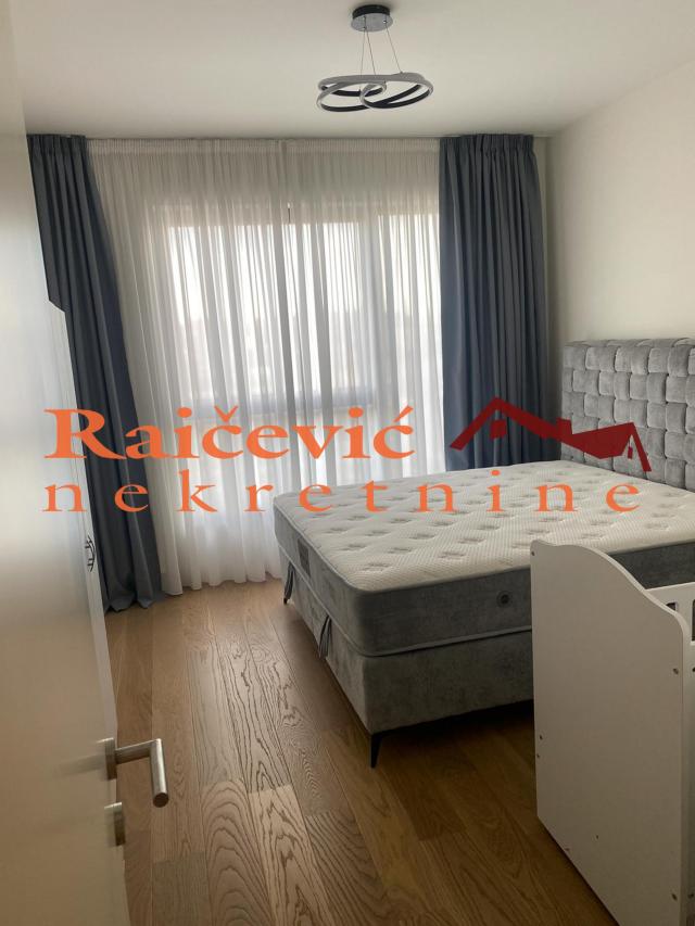 SAVSKI VENAC BEOGRAD NA VODI 54m2 , T , 348000e