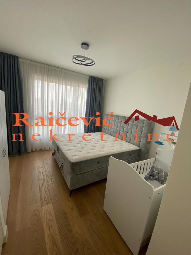 SAVSKI VENAC BEOGRAD NA VODI 54m2 , T , 348000e