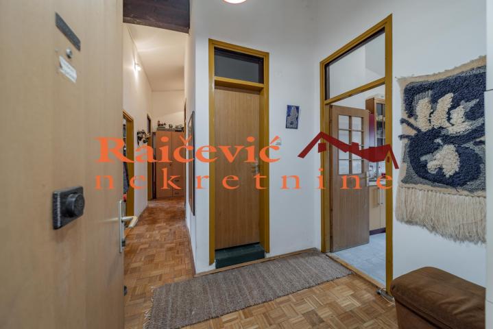 ZEMUN PRVOMAJSKA 86m2 , 149000e