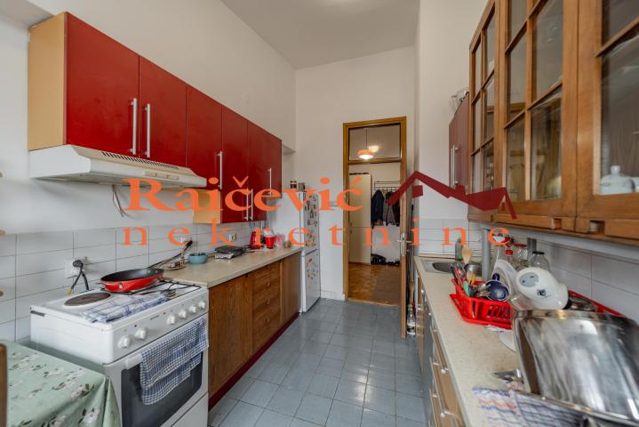 ZEMUN PRVOMAJSKA 86m2 , 149000e