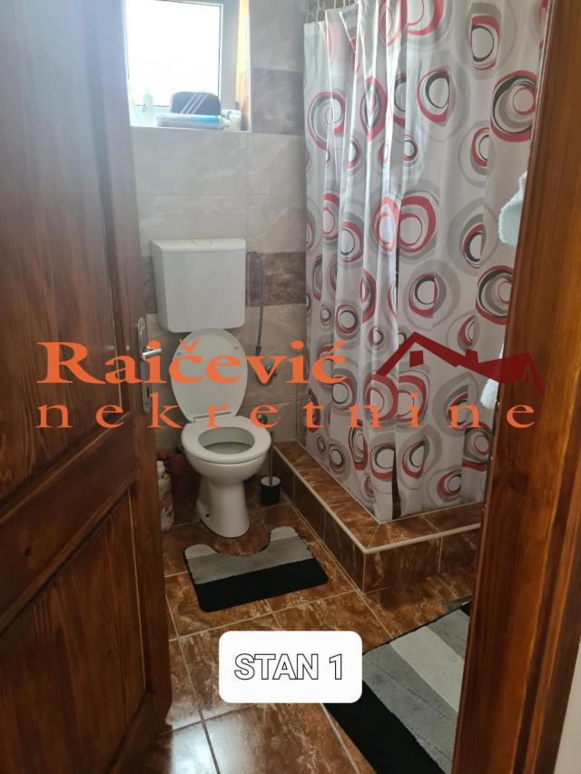 RAKOVICA MILJAKOVAC 300m2 , 6T , 450000e