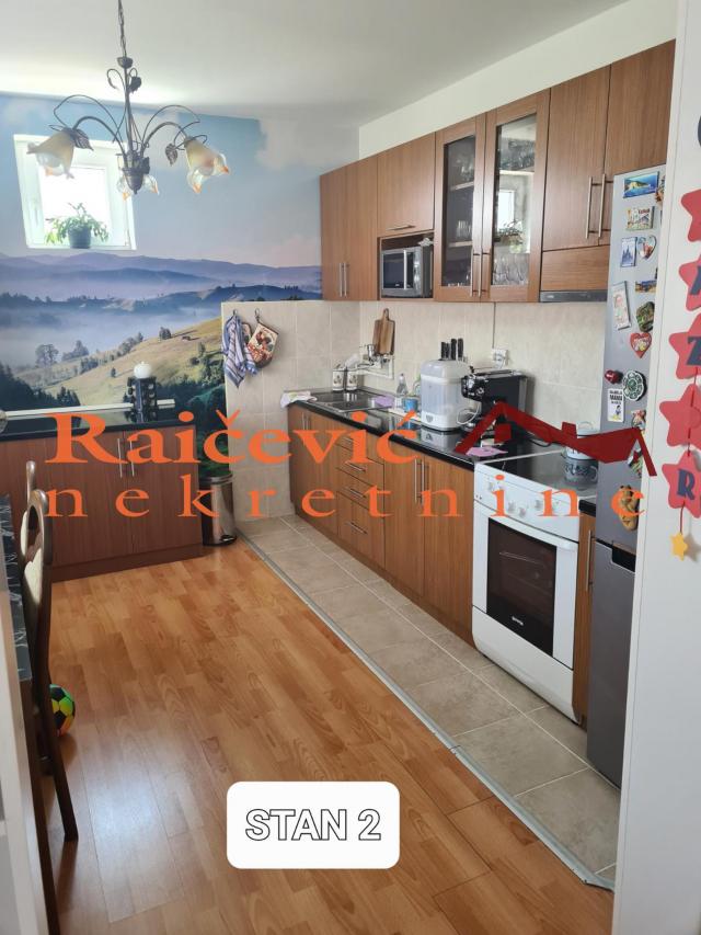 RAKOVICA MILJAKOVAC 300m2 , 6T , 450000e