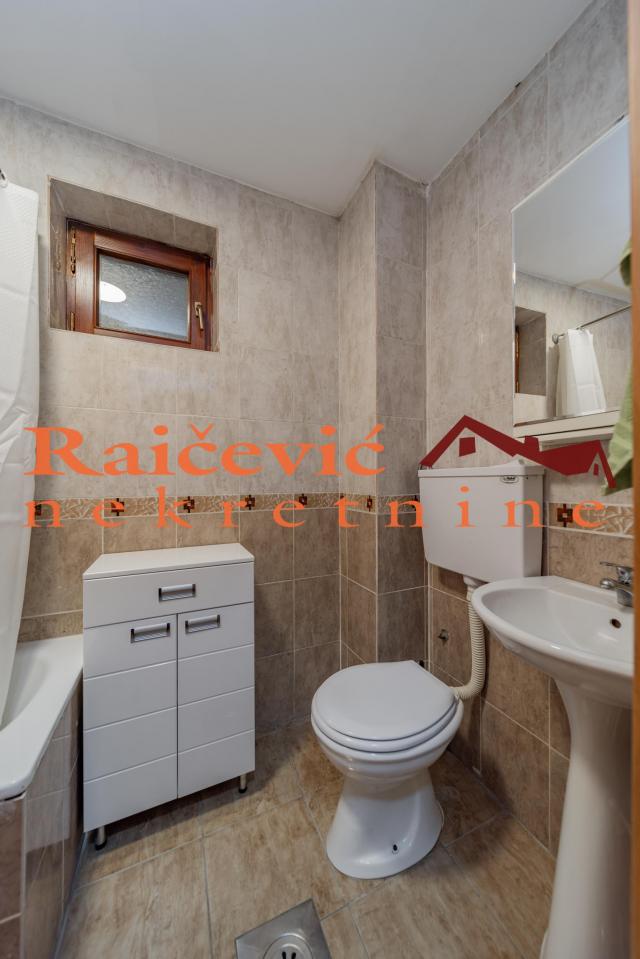 OBRENOVAC RVATI 45m2 , L , 75000e