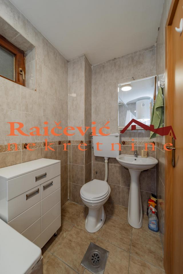 OBRENOVAC RVATI 45m2 , L , 75000e