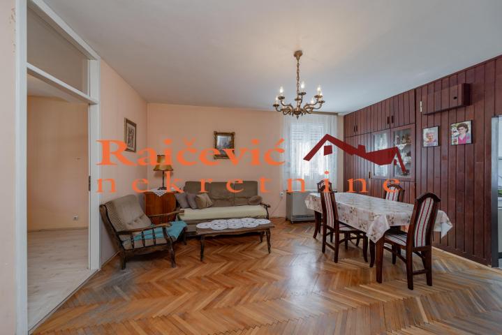 RAKOVICA PETLOVO BRDO 75m2 , T , 130000e