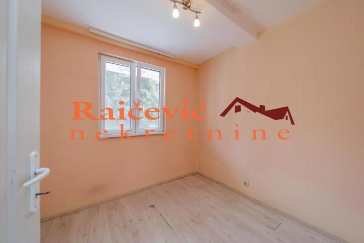 RAKOVICA PETLOVO BRDO 75m2 , T , 130000e