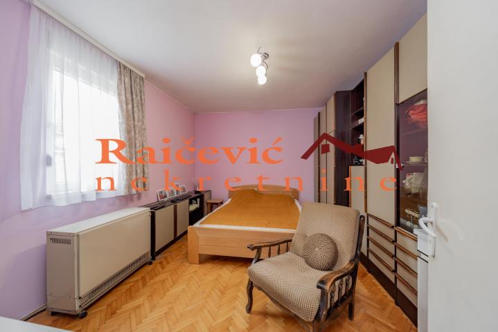 RAKOVICA PETLOVO BRDO 75m2 , T , 130000e