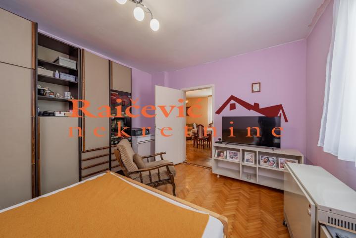 RAKOVICA PETLOVO BRDO 75m2 , T , 130000e