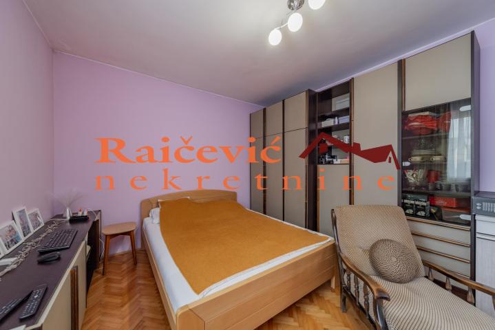 RAKOVICA PETLOVO BRDO 75m2 , T , 130000e