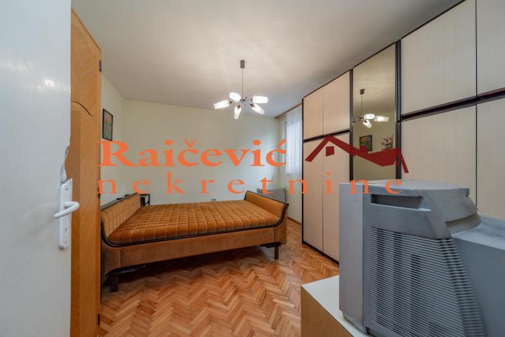 RAKOVICA PETLOVO BRDO 75m2 , T , 130000e