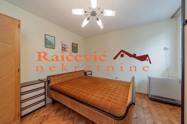 RAKOVICA PETLOVO BRDO 75m2 , T , 130000e