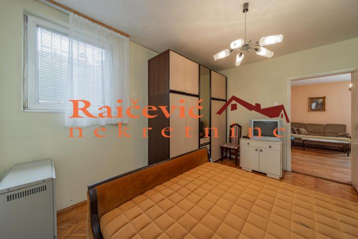 RAKOVICA PETLOVO BRDO 75m2 , T , 130000e