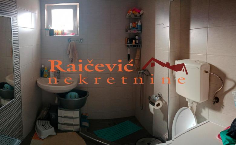 RAKOVICA MILJAKOVAC 198m2 , 2T , 299000e