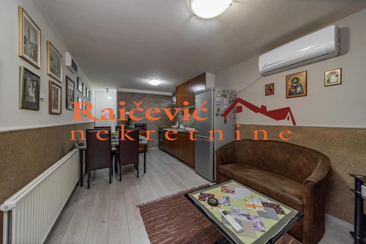 ZEMUN KALVARIJA 82m2 , T , 170000e