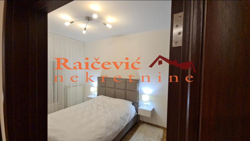 SAVSKI VENAC DEDINJE 85m2 , T , 239000e