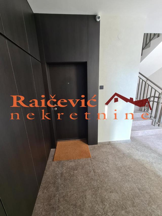 SAVSKI VENAC DEDINJE 85m2 , T , 239000e