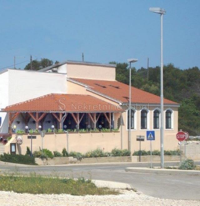 Mali Lošinj - Poslovni prostor, 447. 10 m2