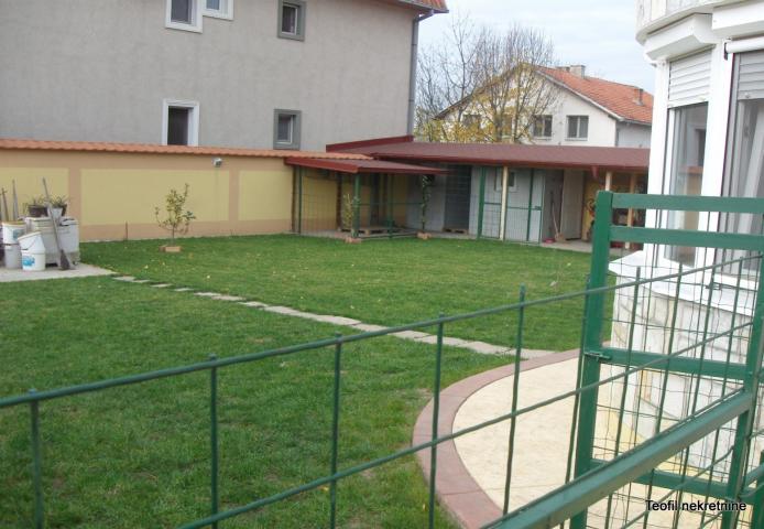 ZEMUN ZEMUN - ALTINA 650m2 , (7T) , 550000e