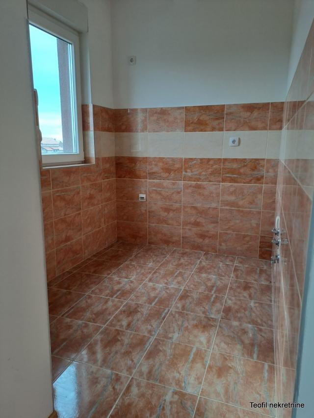 ZEMUN ZEMUN - ALTINA 42m2 , (L) , 75600e