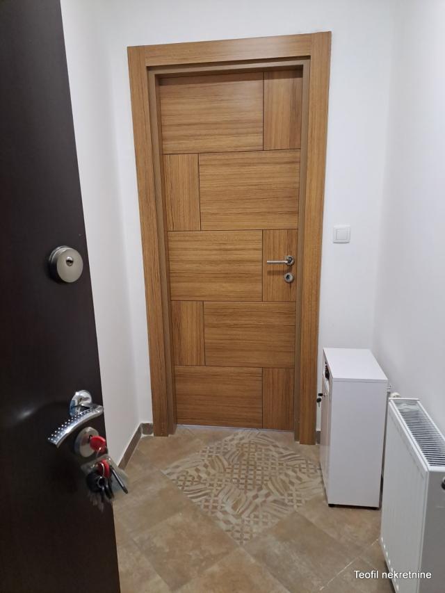 ZEMUN ZEMUN - ALTINA 42m2 , (L) , 75600e