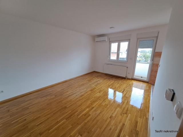 ZEMUN ZEMUN - ALTINA 43m2 , (L) , 77400e