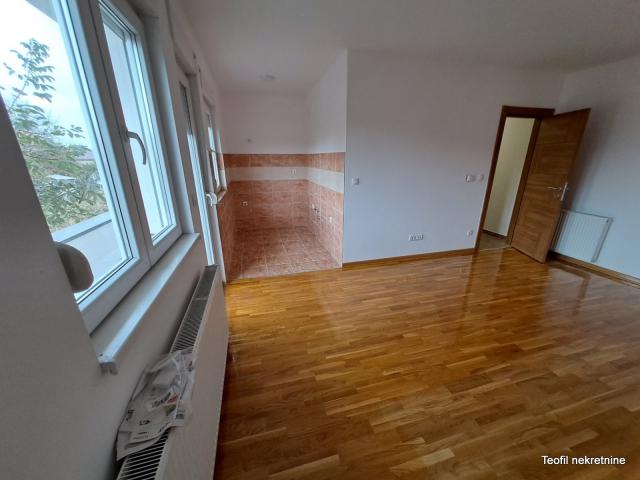 ZEMUN ZEMUN - ALTINA 43m2 , (L) , 77400e