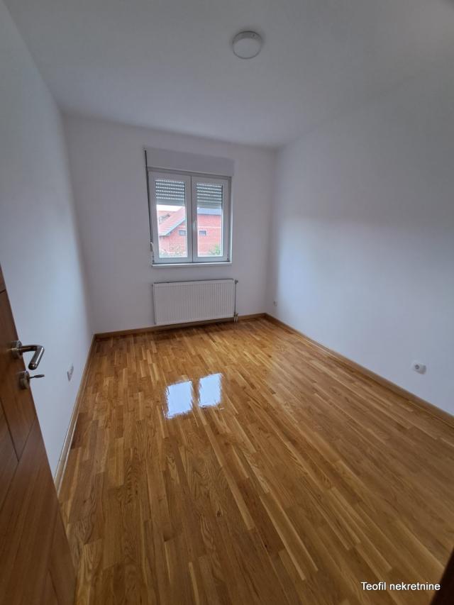 ZEMUN ZEMUN - ALTINA 43m2 , (L) , 77400e