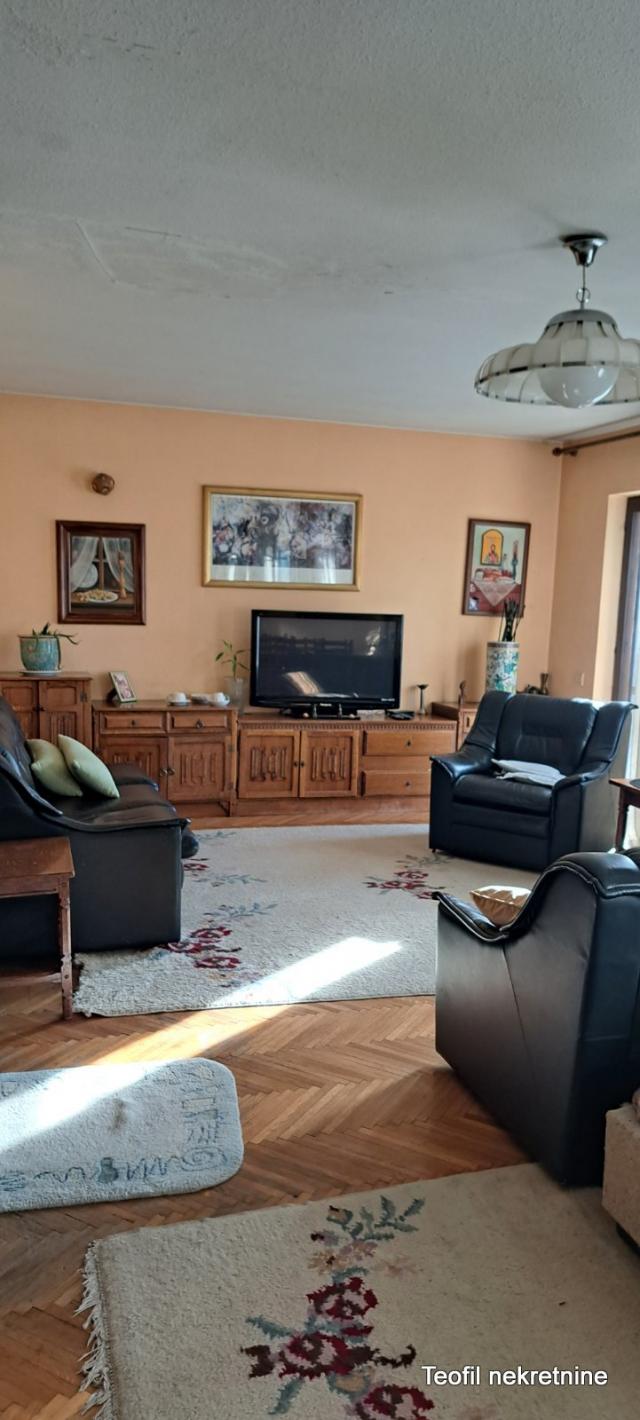 STARA PAZOVA NOVA PAZOVA 232m2 , (T) , 164000e