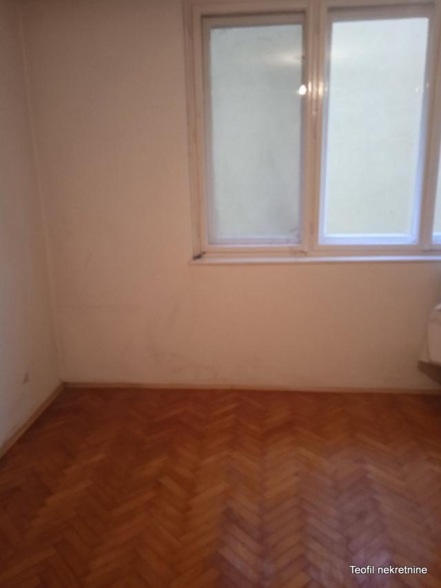 ZEMUN BATAJNICA 58m2 , (T) , 75000e