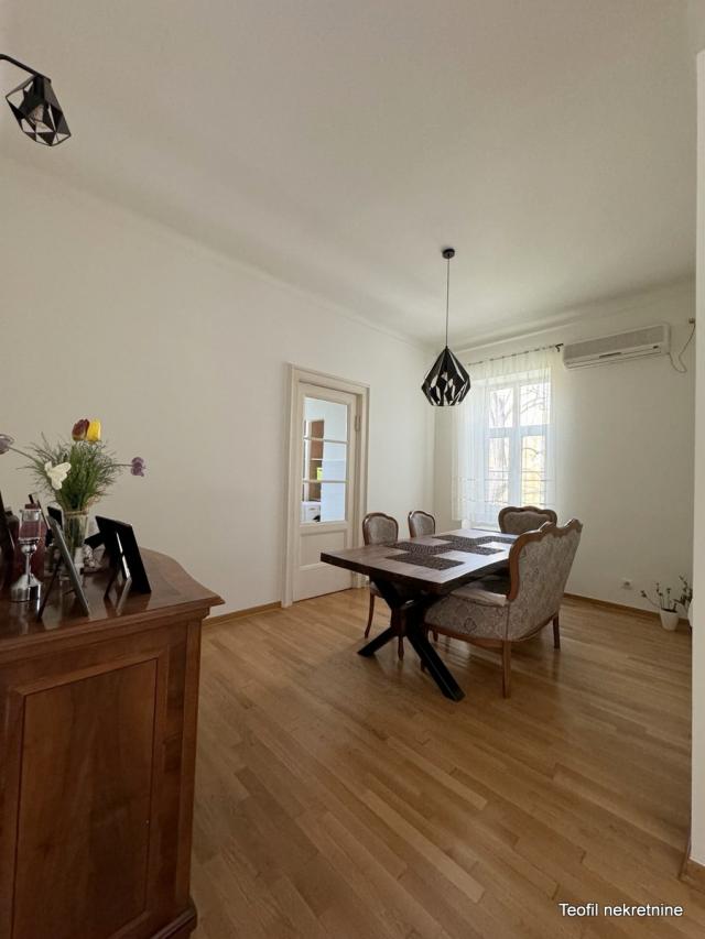 ZEMUN ZEMUN - KARAĐORĐEV TRG 123m2 , (T)+parkin , 430000e