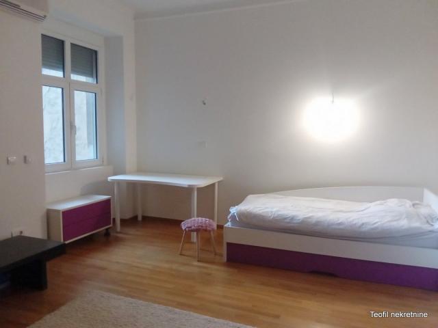 ZEMUN ZEMUN - KARAĐORĐEV TRG 123m2 , (T)+parkin , 430000e