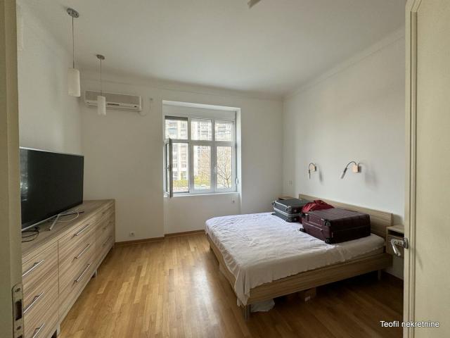 ZEMUN ZEMUN - KARAĐORĐEV TRG 123m2 , (T)+parkin , 430000e