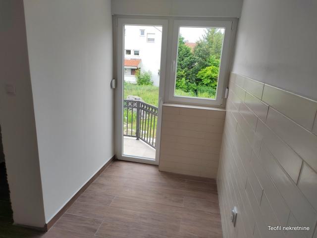 ZEMUN BATAJNICA 76m2 , (T) , 129200e