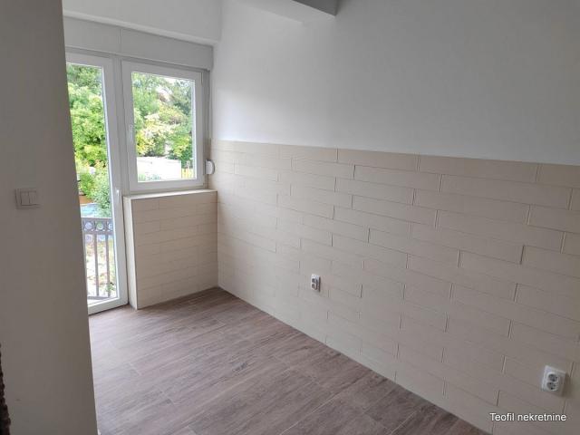 ZEMUN BATAJNICA 80m2 , (T) , 136000e