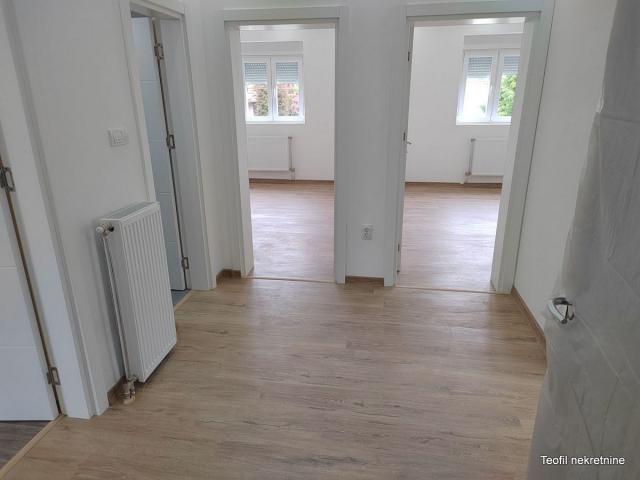 ZEMUN BATAJNICA 80m2 , (T) , 136000e