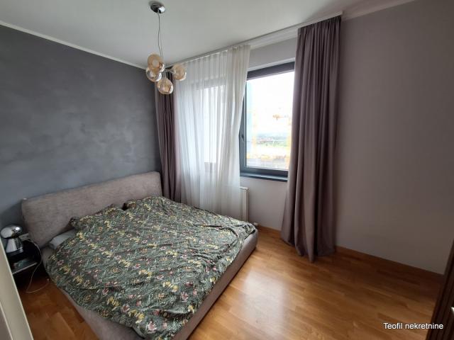 SAVSKI VENAC BEOGRAD NA VODI 89m2 , (T) , 395000e