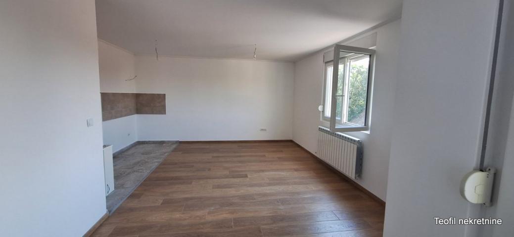 ZEMUN ZEMUN 67m2 , (T) , 166000e