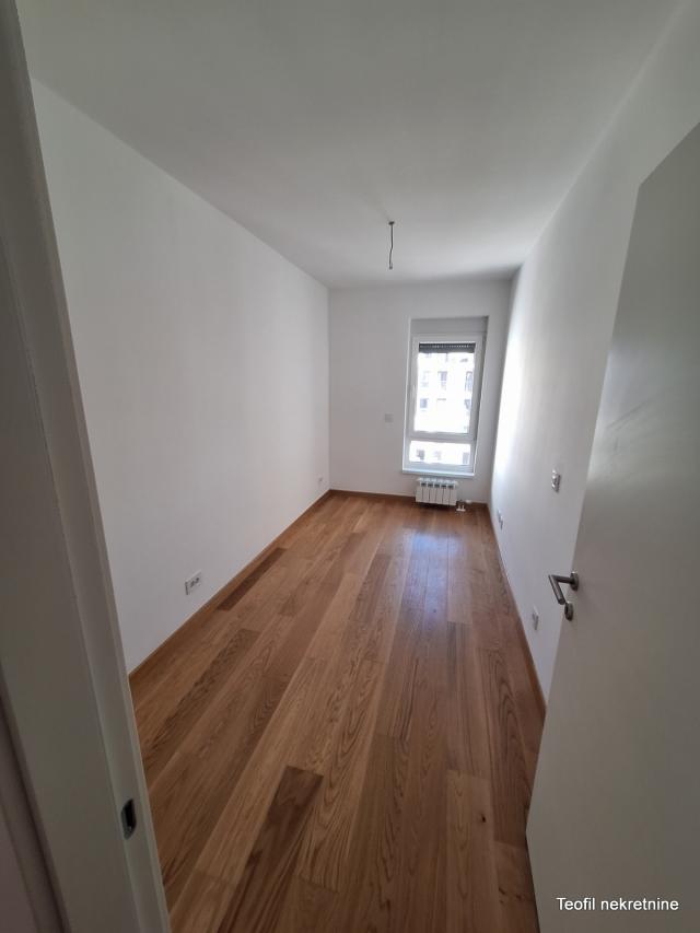 NOVI BEOGRAD TOŠIN BUNAR 73m2 , (2T) , 270100e