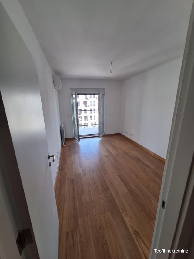 NOVI BEOGRAD TOŠIN BUNAR 73m2 , (2T) , 270100e