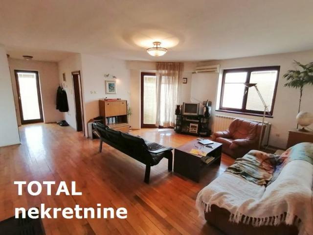 4 Četvorosoban stan NOVI SAD, 163150€