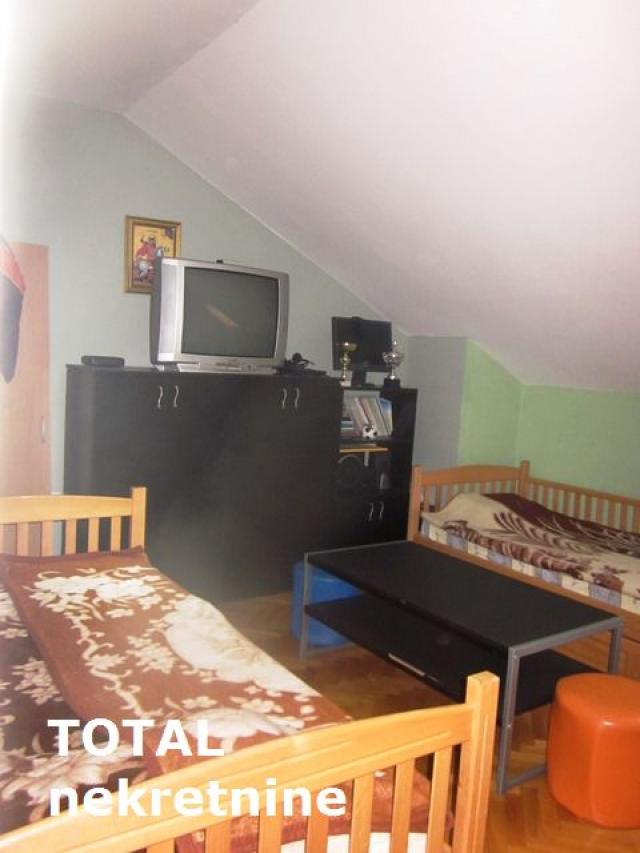 4 Četvorosoban stan NOVI SAD, 123600€