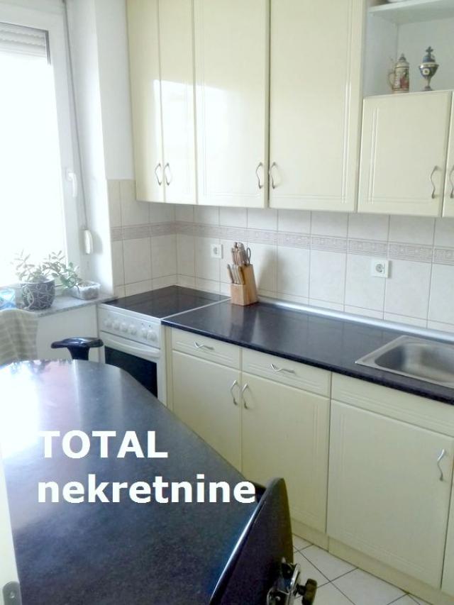 4 Četvorosoban stan NOVI SAD, 228660€