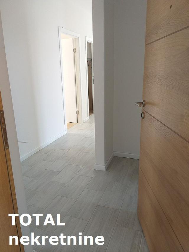 4 Četvorosoban stan NOVI SAD, 224330€