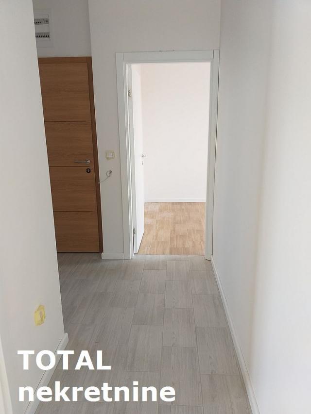 4 Četvorosoban stan NOVI SAD, 224330€