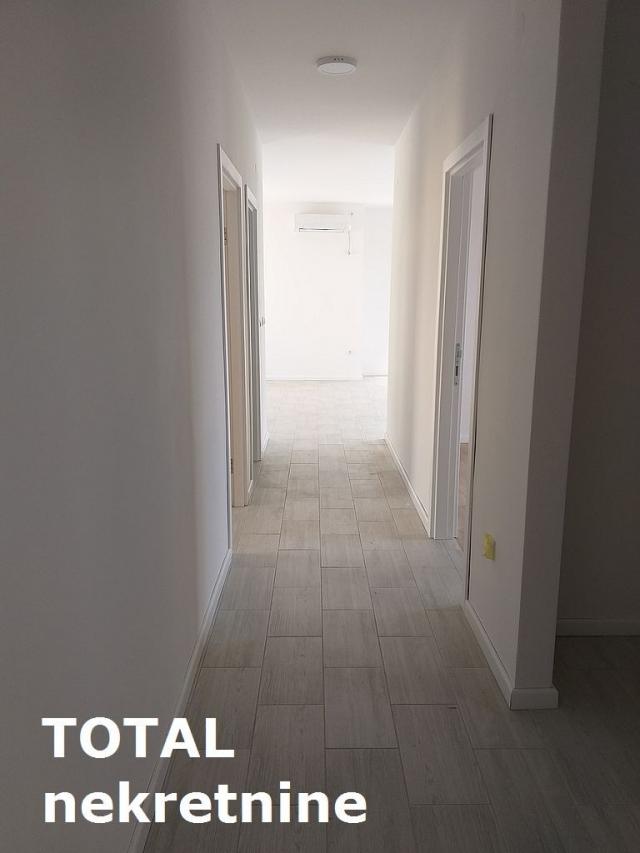 4 Četvorosoban stan NOVI SAD, 224330€