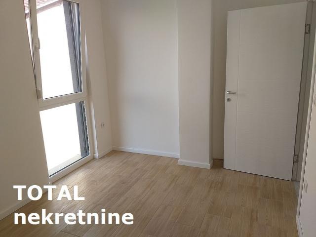 4 Četvorosoban stan NOVI SAD, 224330€