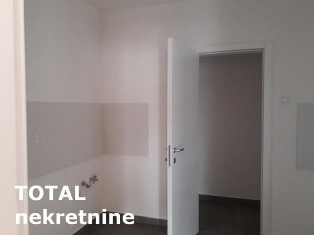 4. 5 Četvoroiposoban stan NOVI SAD, 389340€