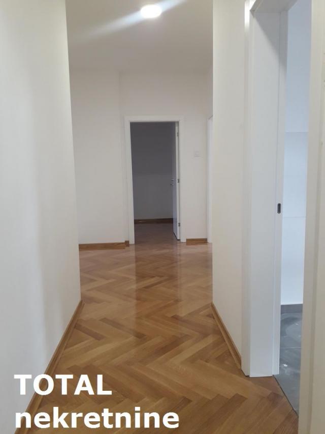 4. 5 Četvoroiposoban stan NOVI SAD, 444960€