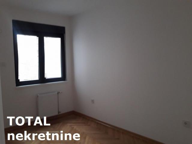 4. 5 Četvoroiposoban stan NOVI SAD, 444960€