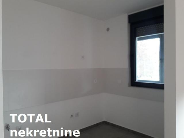 4. 5 Četvoroiposoban stan NOVI SAD, 444960€